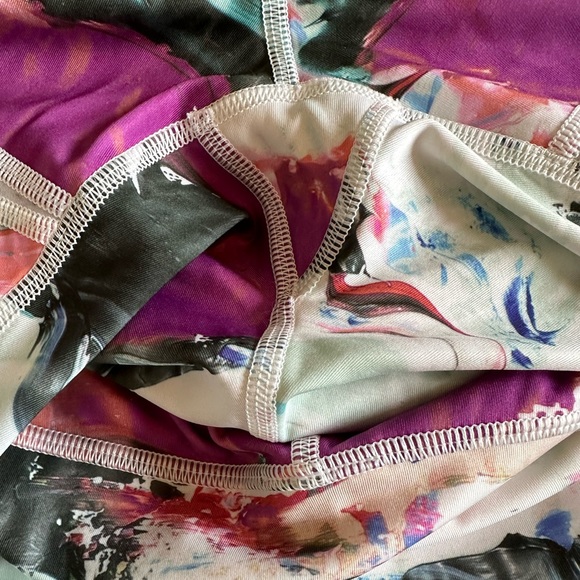 Lululemon Size 6 High Times Full-On Luxtreme Pigment Wave Multicolor Legging - Picture 7 of 7